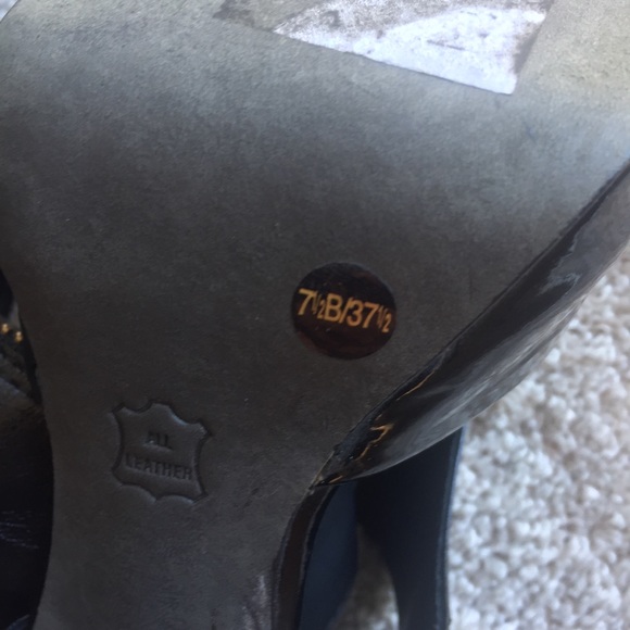 BCBG MAXAZR IA Jash sandal Size 7.5 B /37.5 - Picture 5 of 8